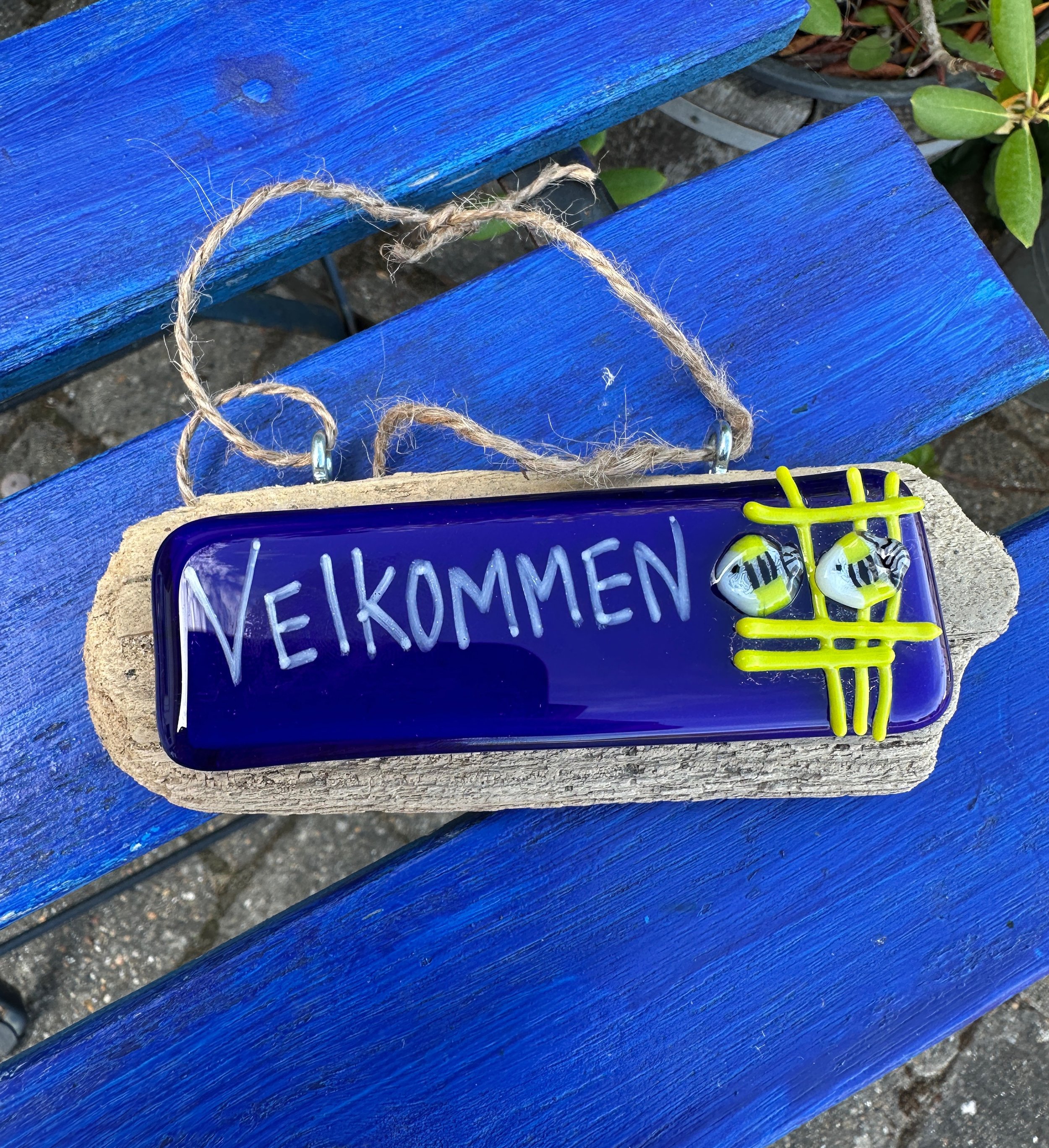 Blå velkommen skilt med fisk